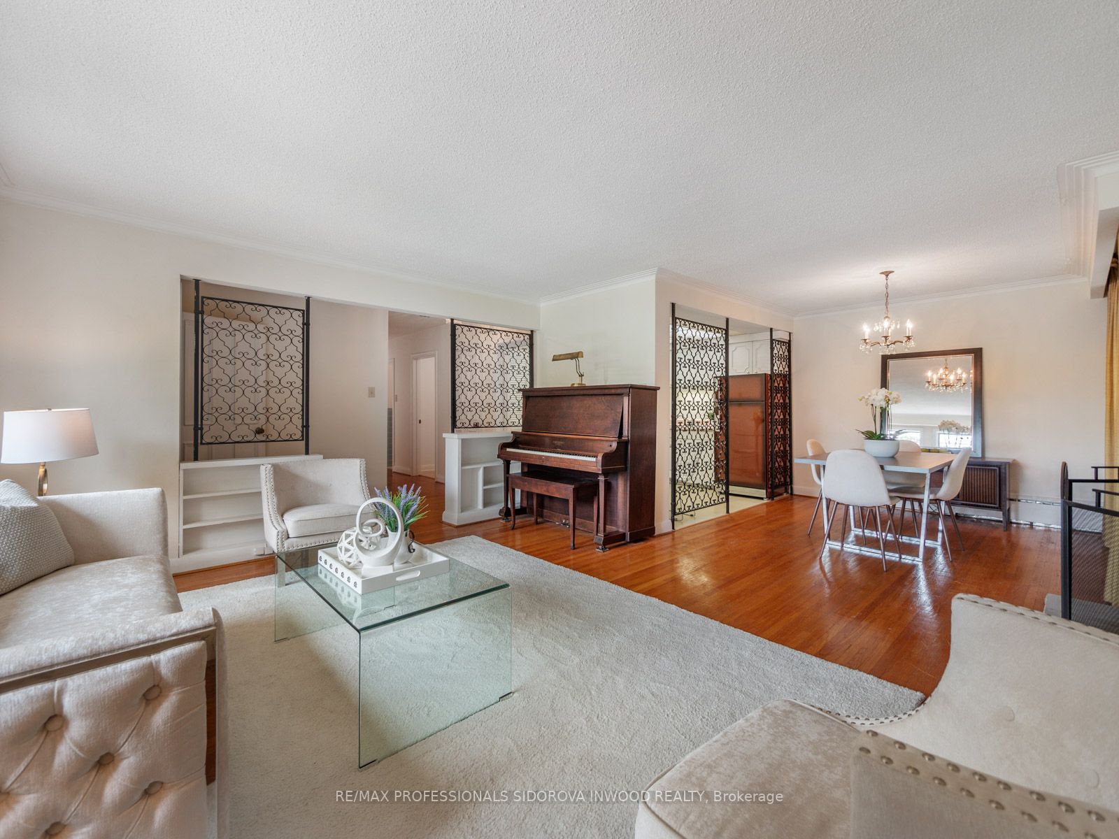 81 Ellis Ave