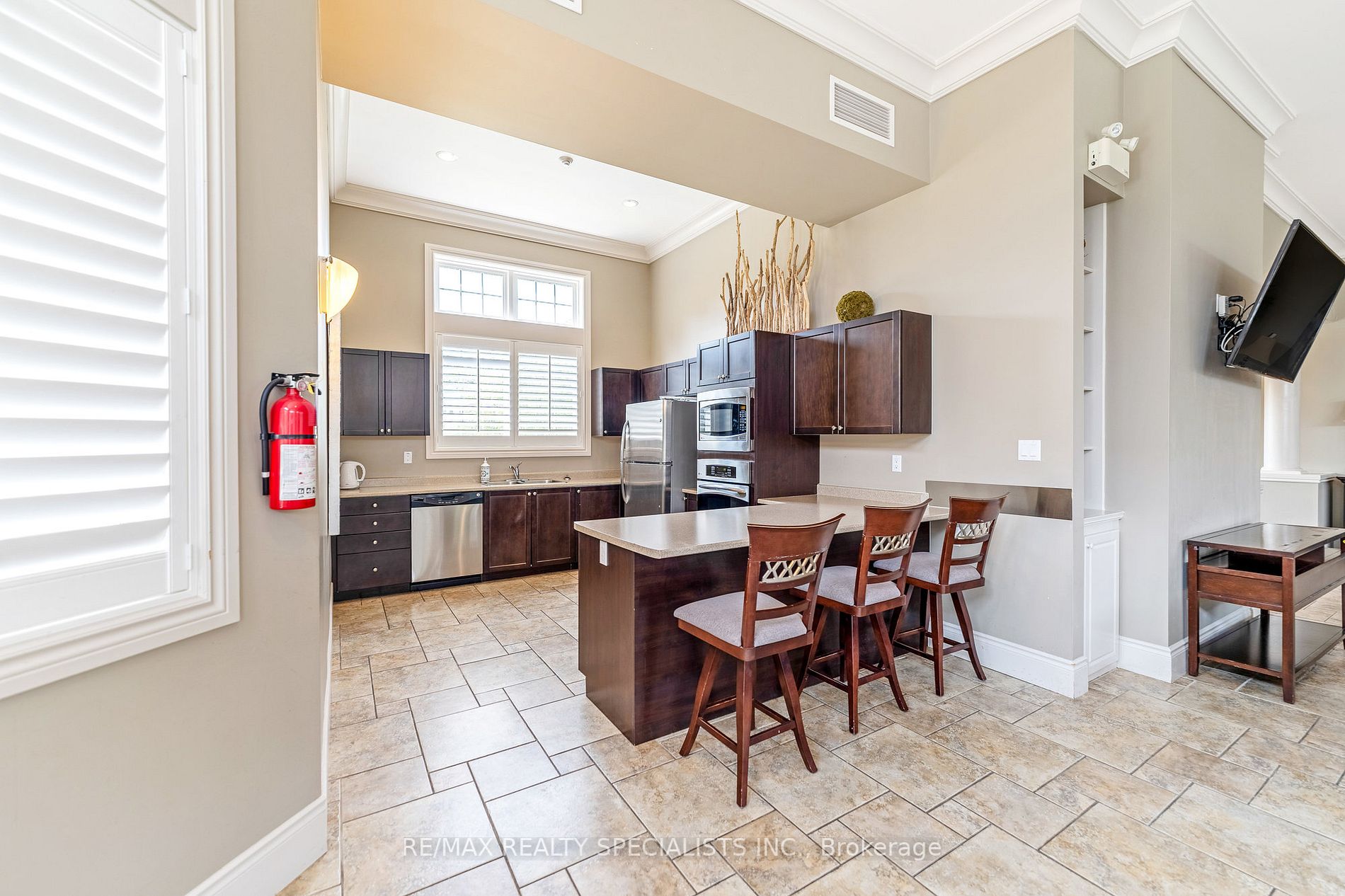 1370 Main Street E, #202