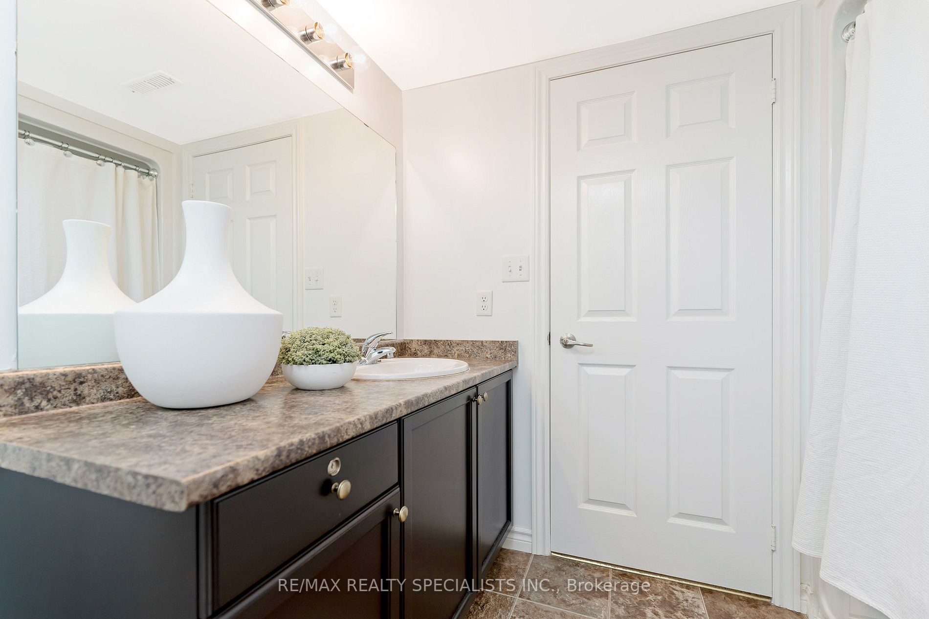 1370 Main Street E, #202