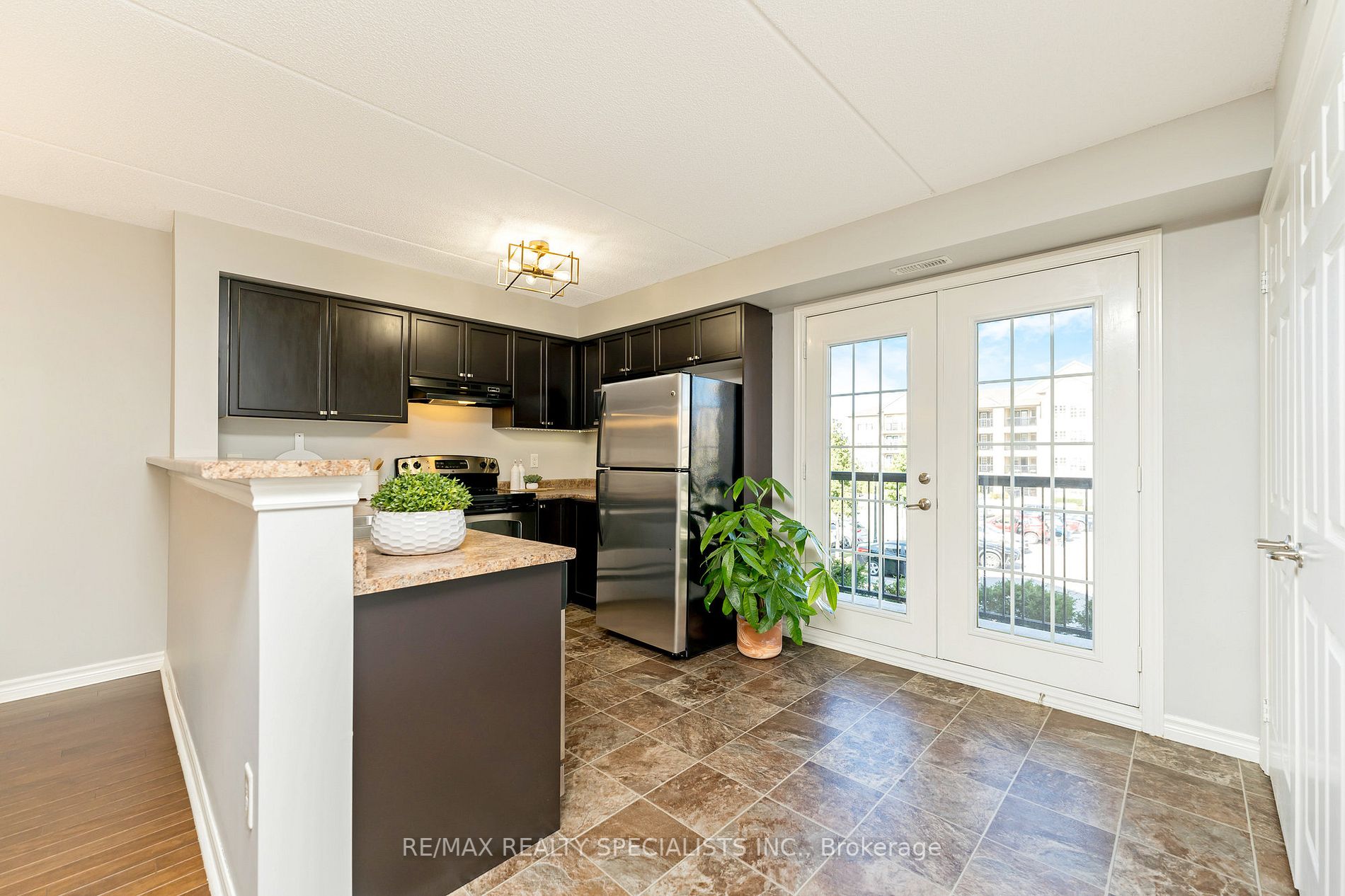 1370 Main Street E, #202