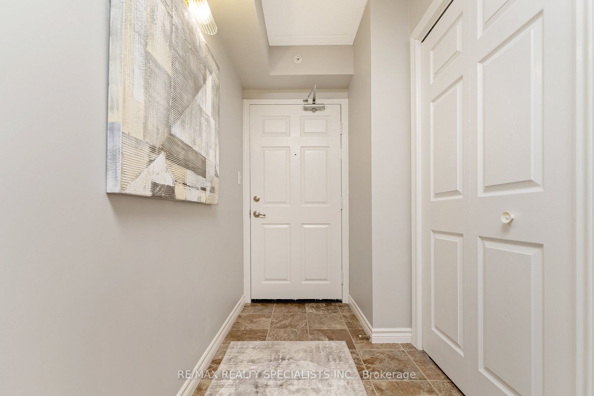 1370 Main Street E, #202