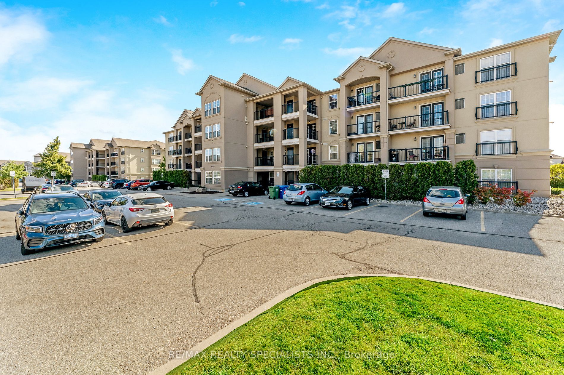 1370 Main Street E, #202