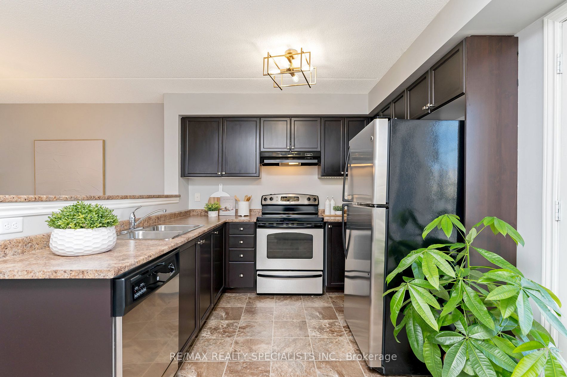 1370 Main Street E, #202