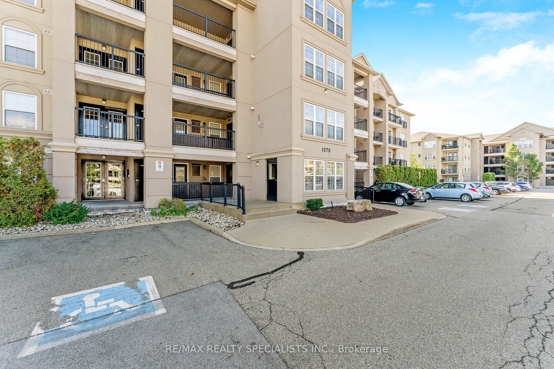 1370 Main Street E, #202