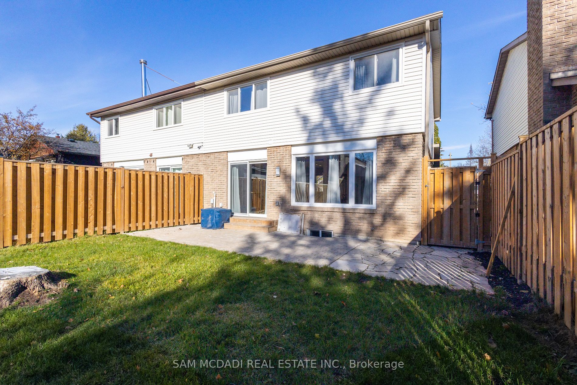 3443 Autumnleaf Cres