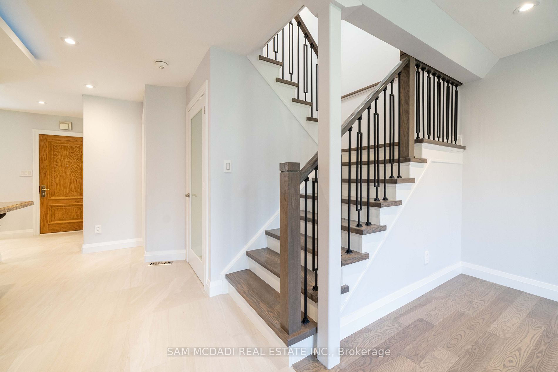 3443 Autumnleaf Cres