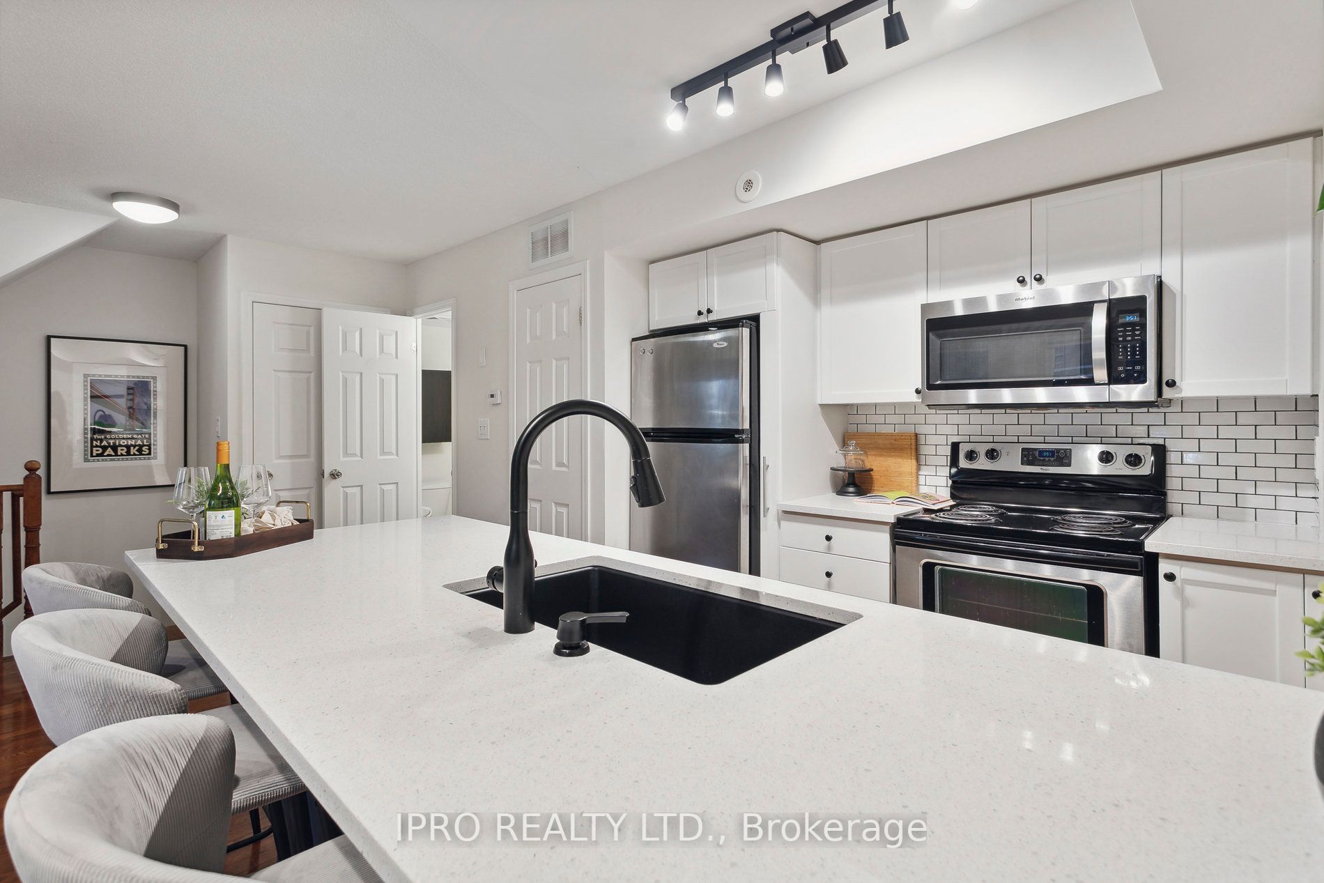 20 Elsie Lane, #221