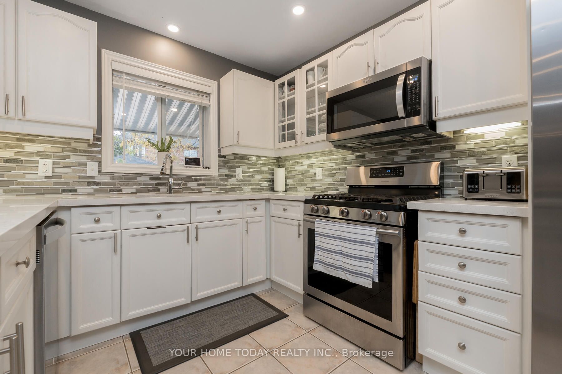 14 Chaplin Cres