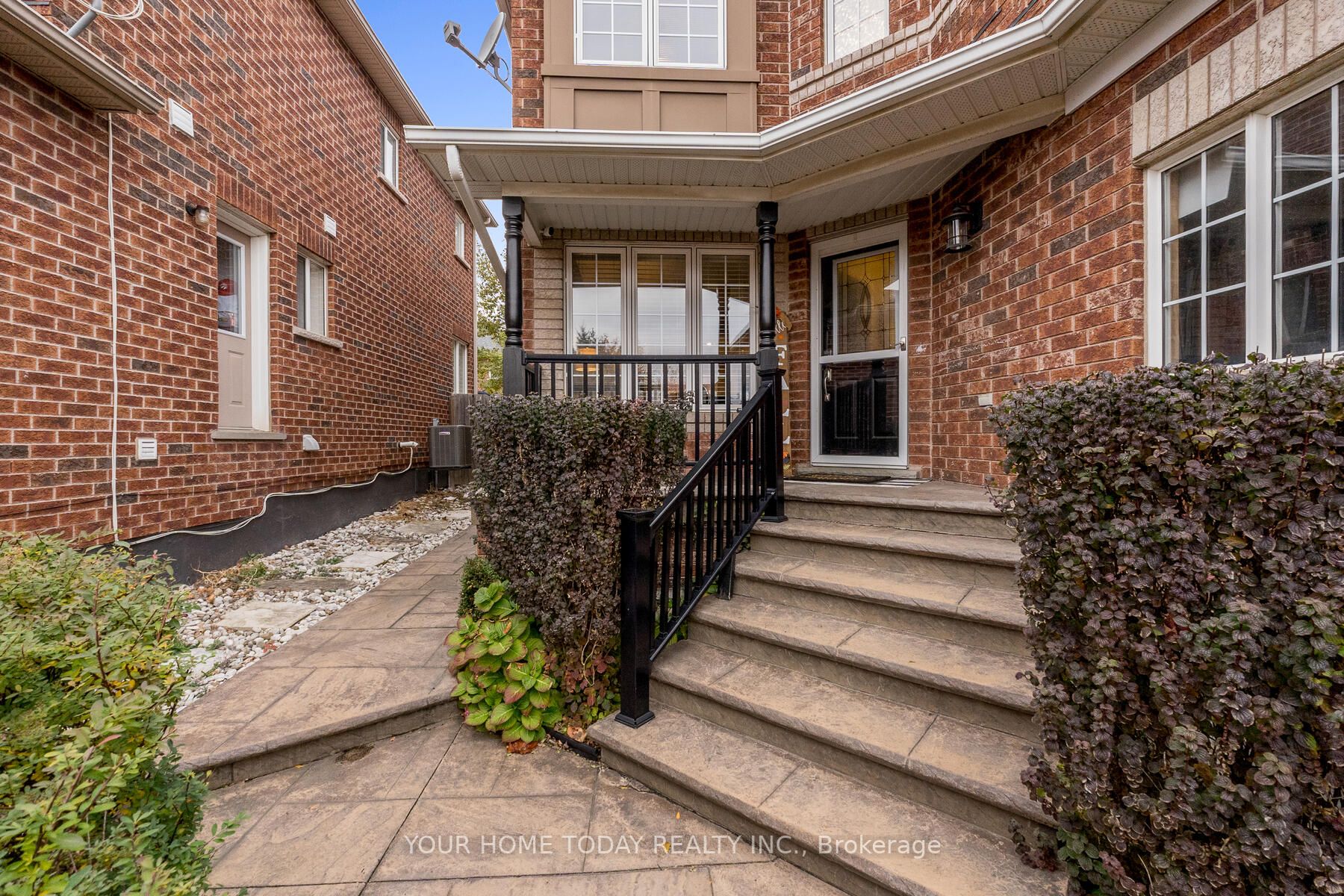 14 Chaplin Cres