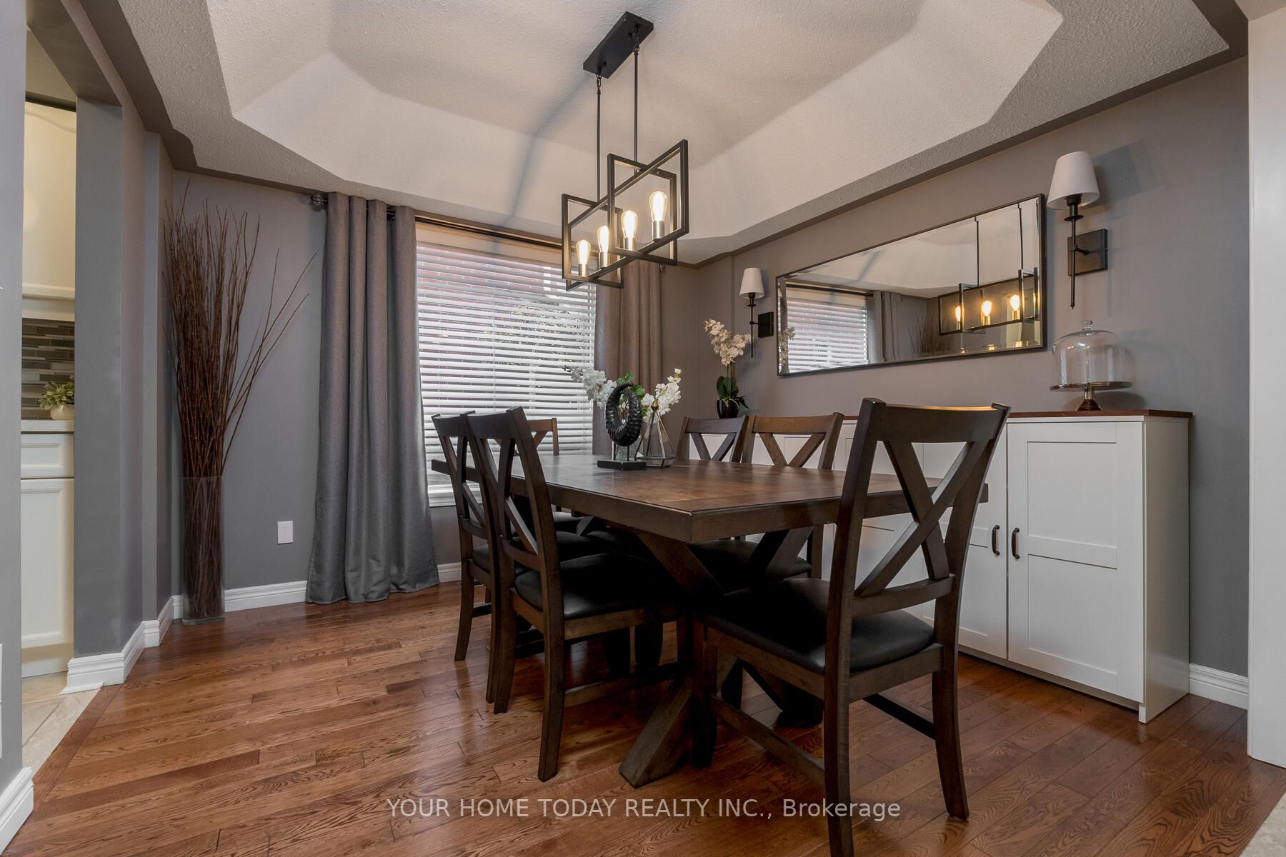 14 Chaplin Cres