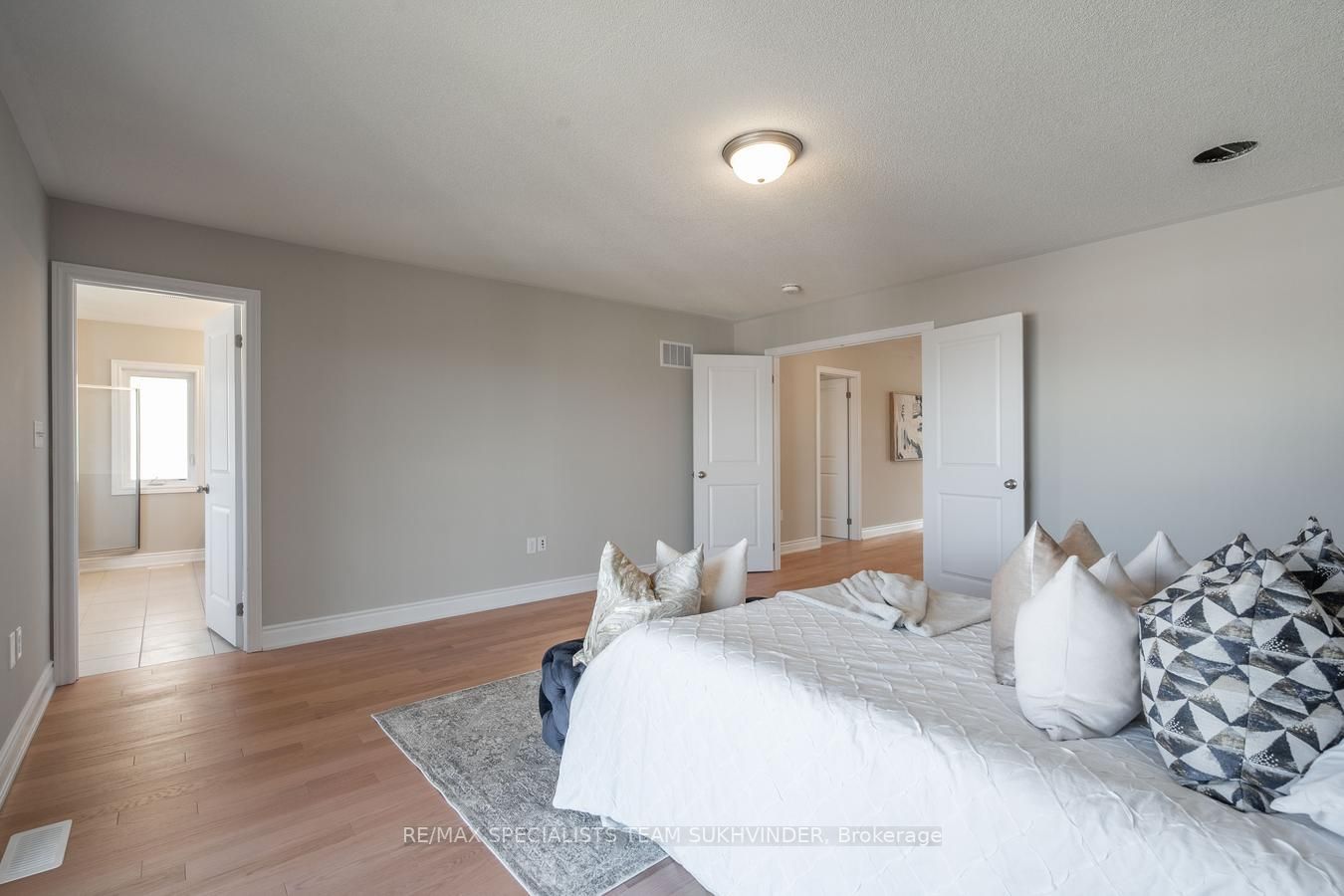 271 Thornbush Blvd