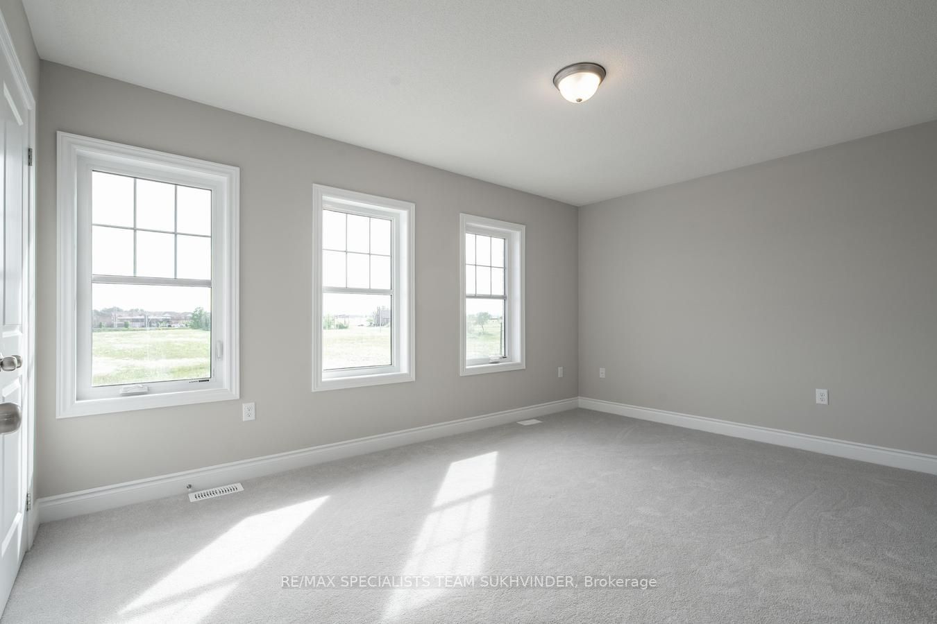 271 Thornbush Blvd