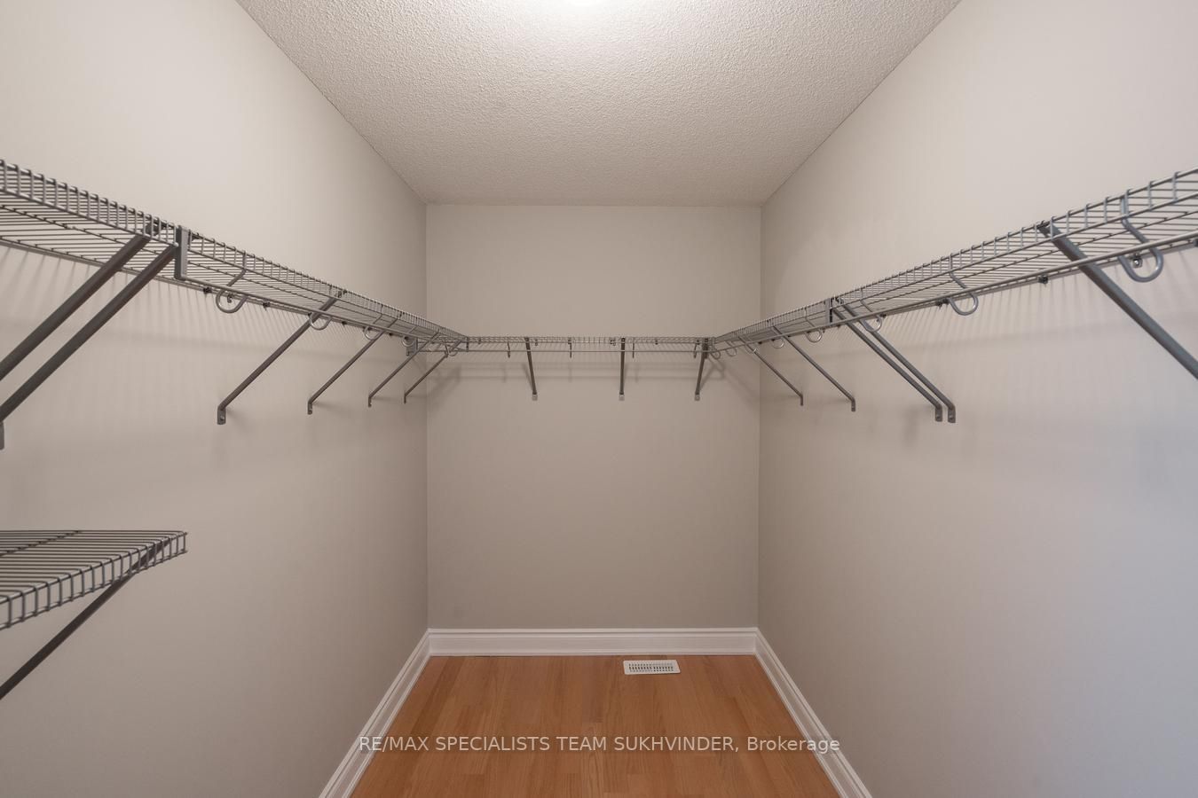 271 Thornbush Blvd