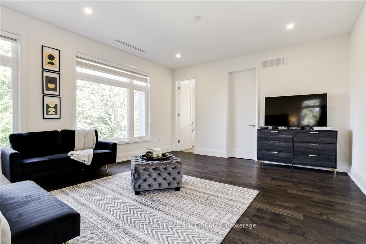 1037 Melvin Ave