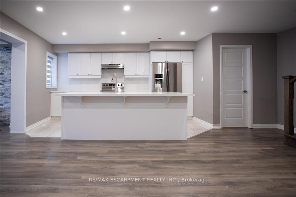 560 Allport Gate