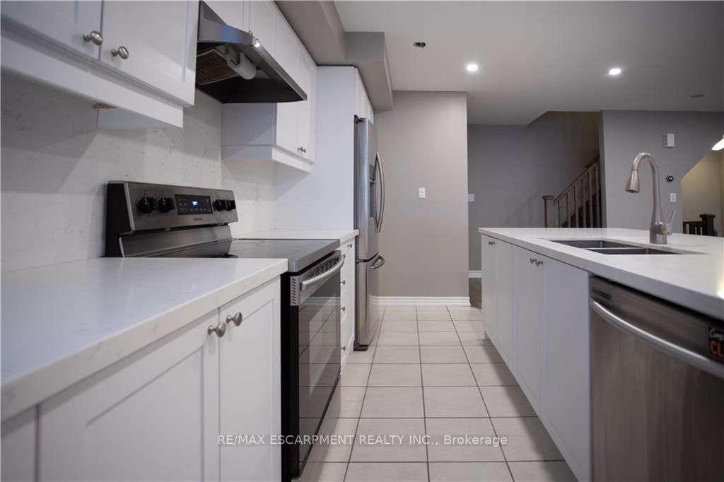 560 Allport Gate
