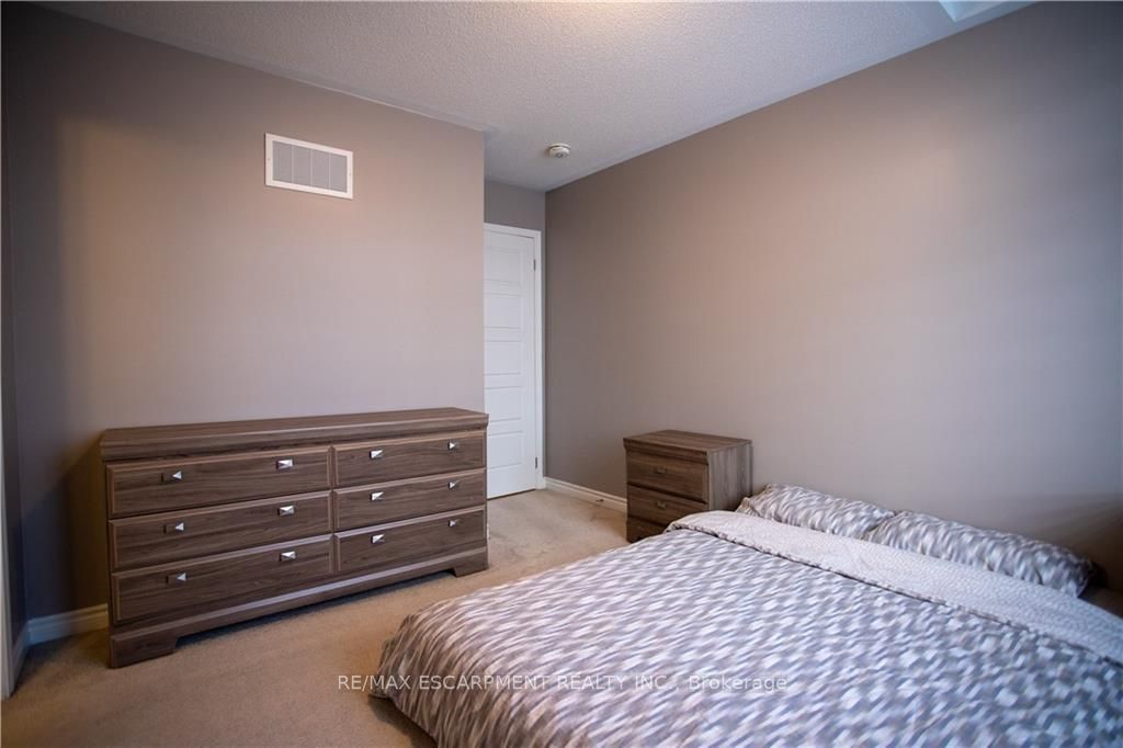 560 Allport Gate