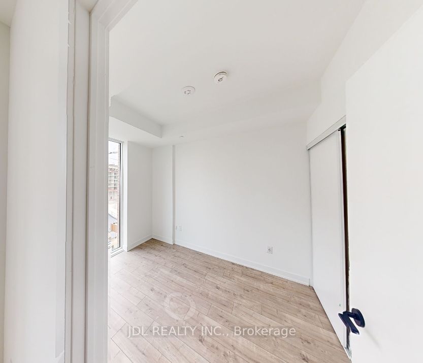215 Lakeshore Road W #519