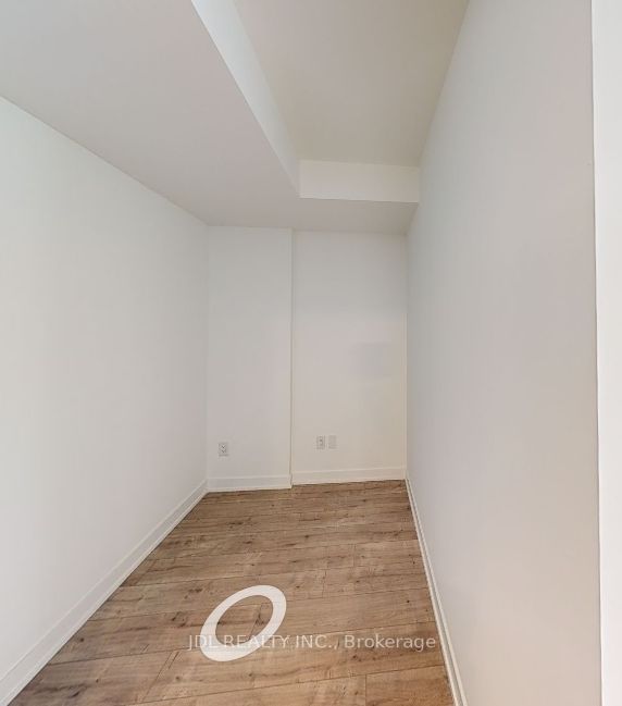 215 Lakeshore Road W #519