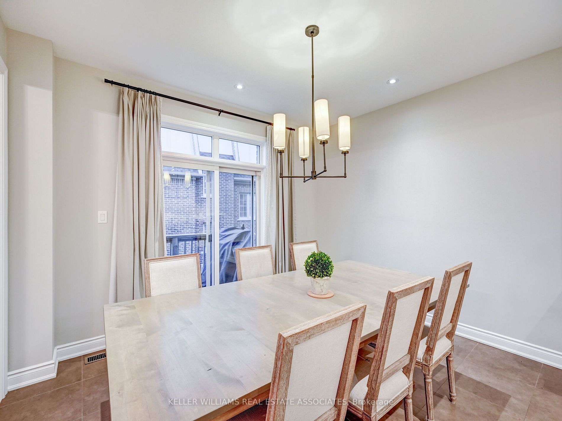 28 Harborn Rd