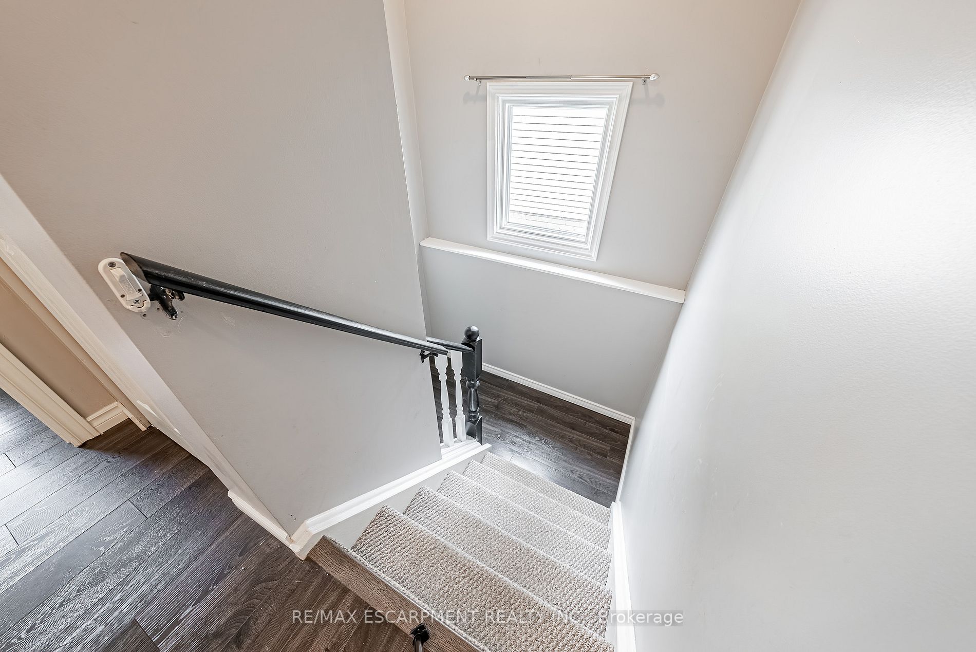 3083 Fontana Crt
