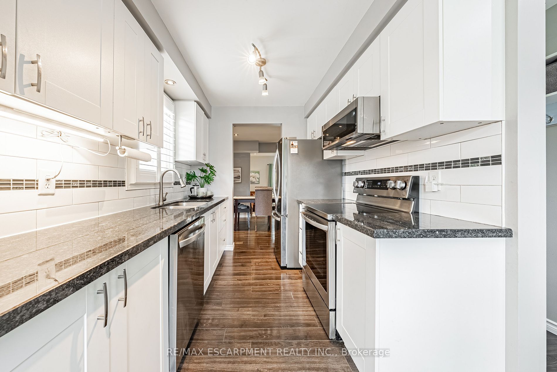 3083 Fontana Crt
