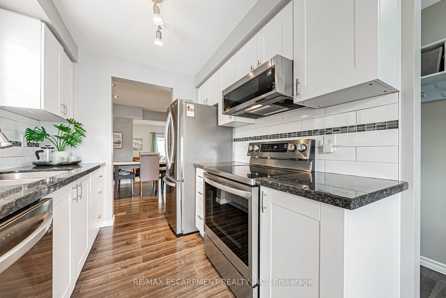 3083 Fontana Crt