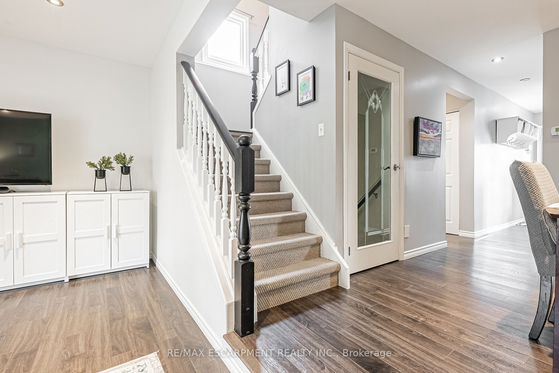 3083 Fontana Crt