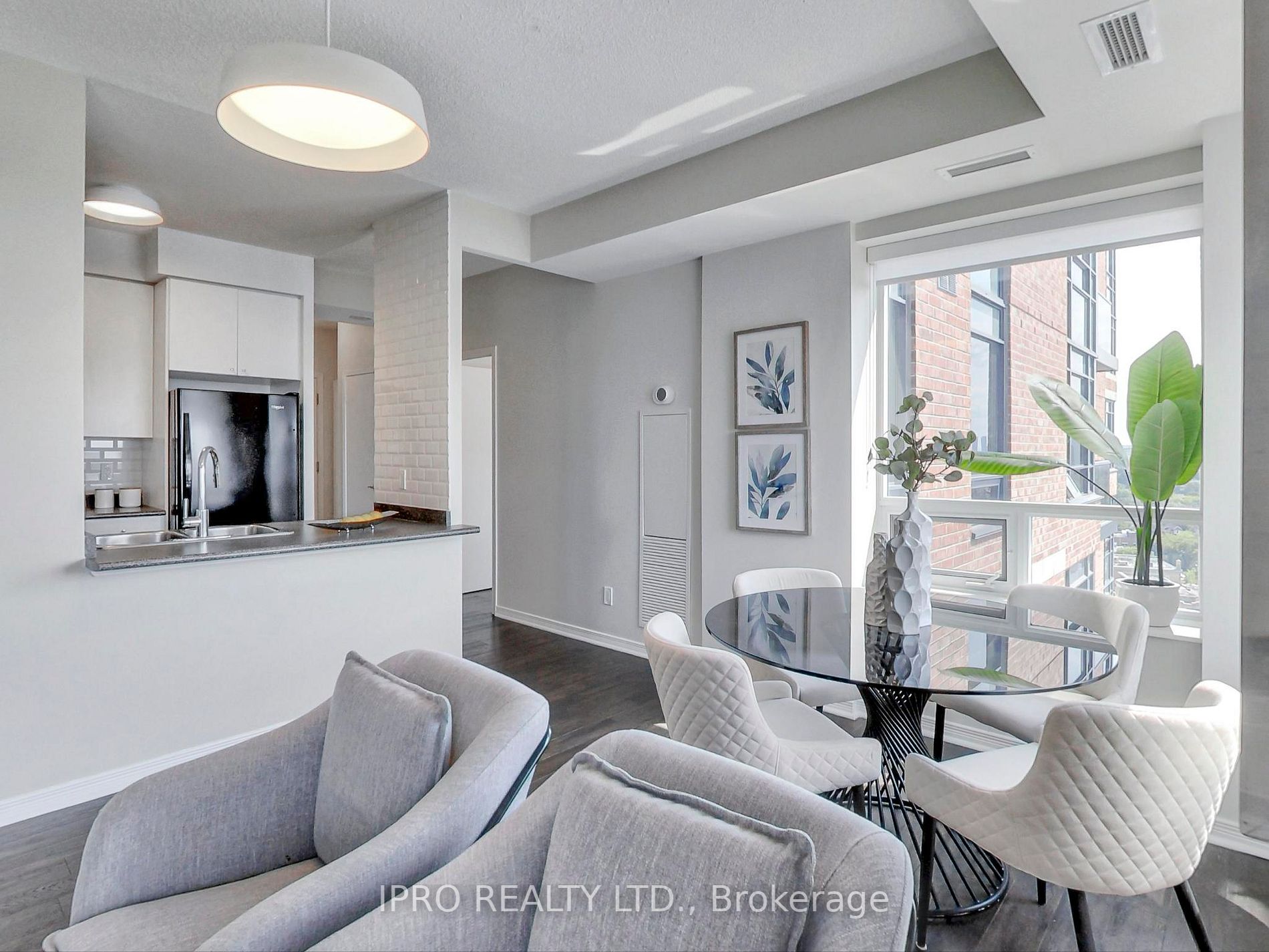 60 Heintzman St, #1613