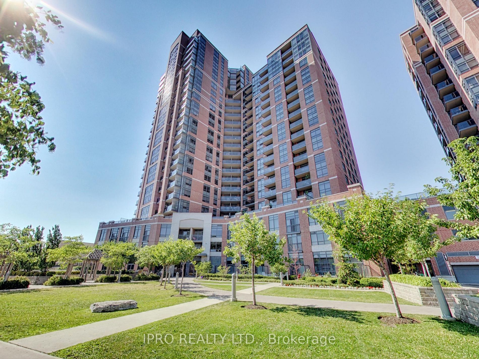 60 Heintzman St, #1613