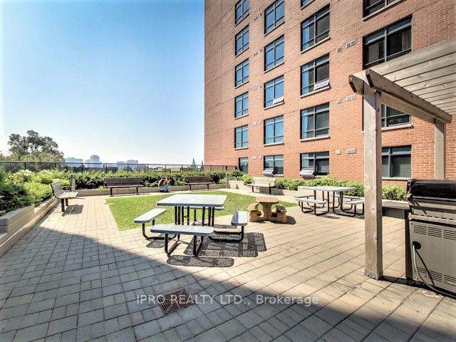 60 Heintzman St, #1613