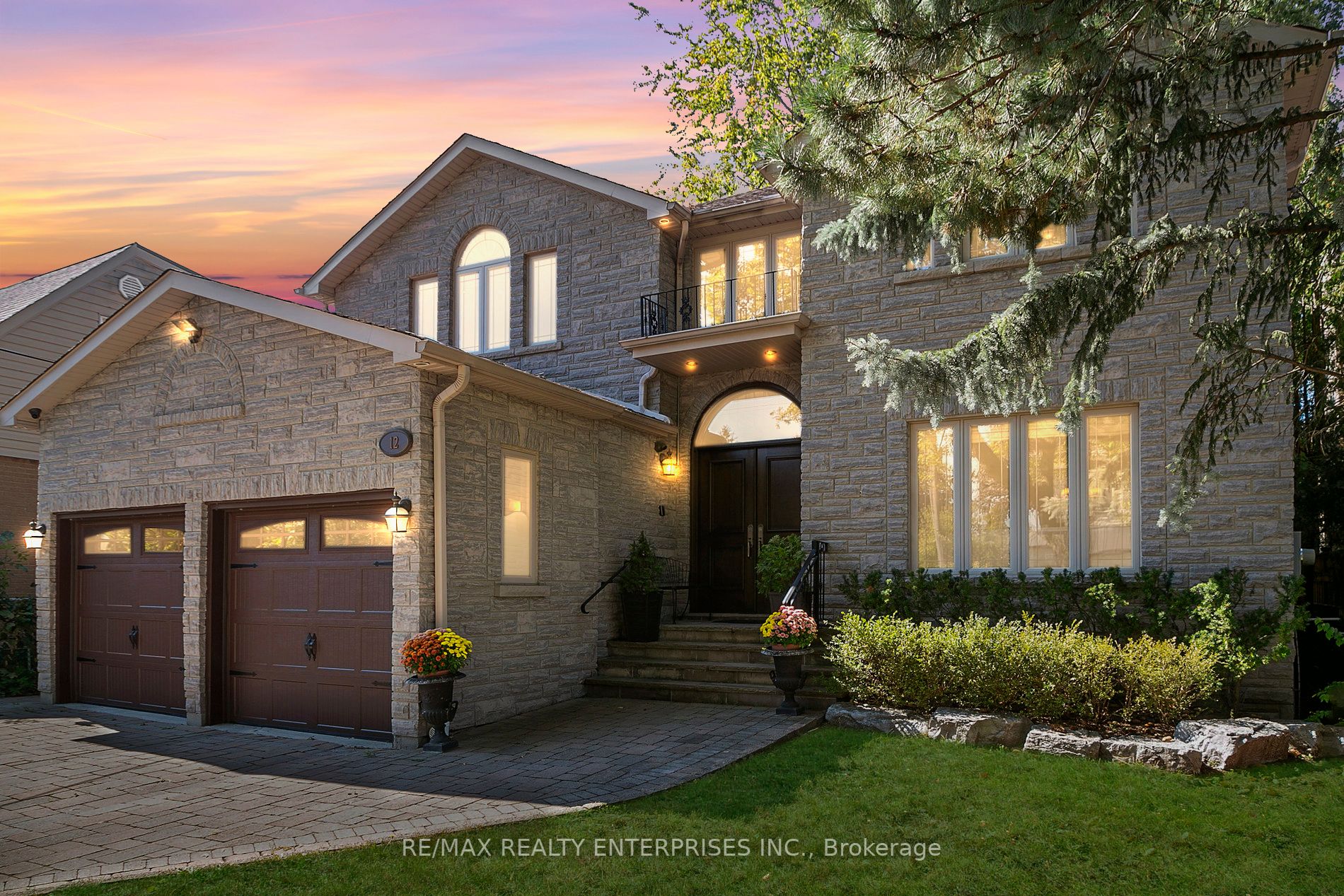 12 Martin Grove Rd