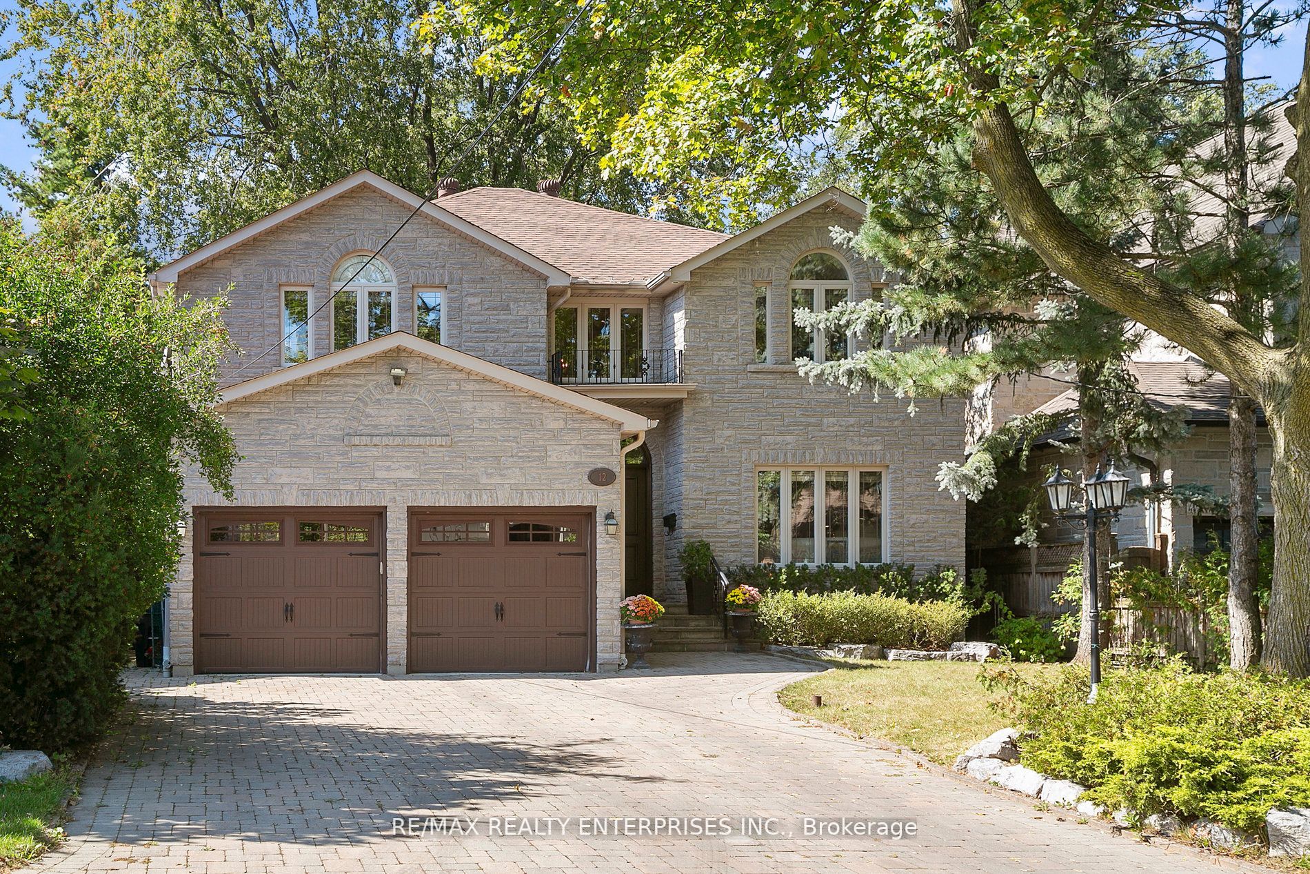 12 Martin Grove Rd