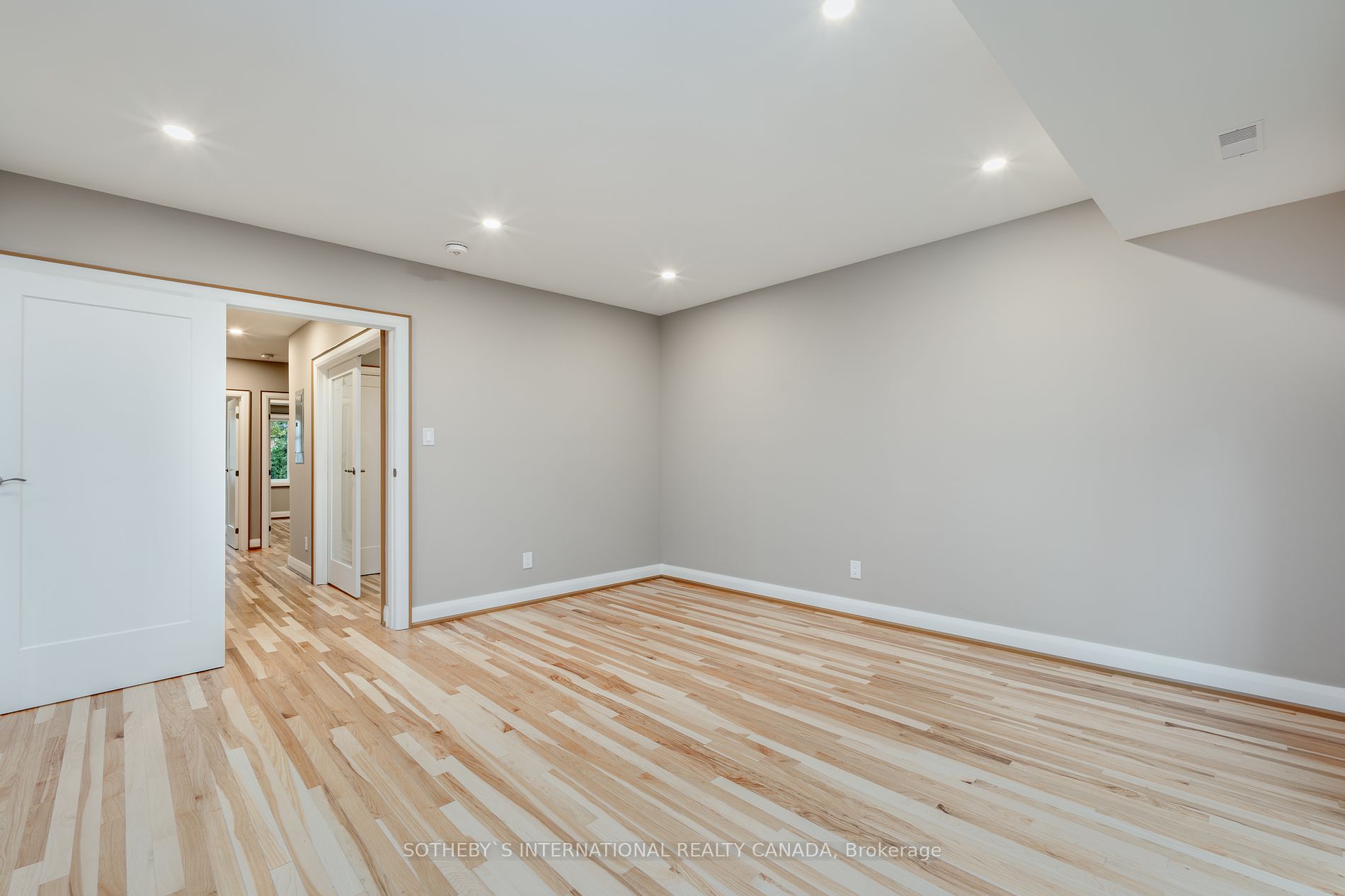 27 Kennedy Ave