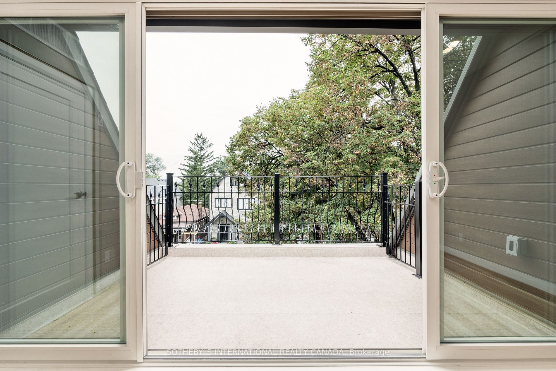 27 Kennedy Ave