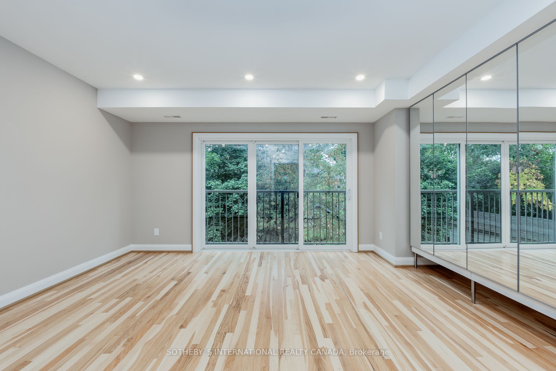 27 Kennedy Ave