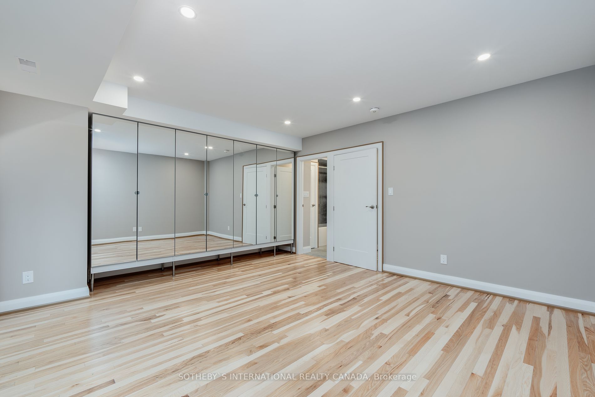 27 Kennedy Ave