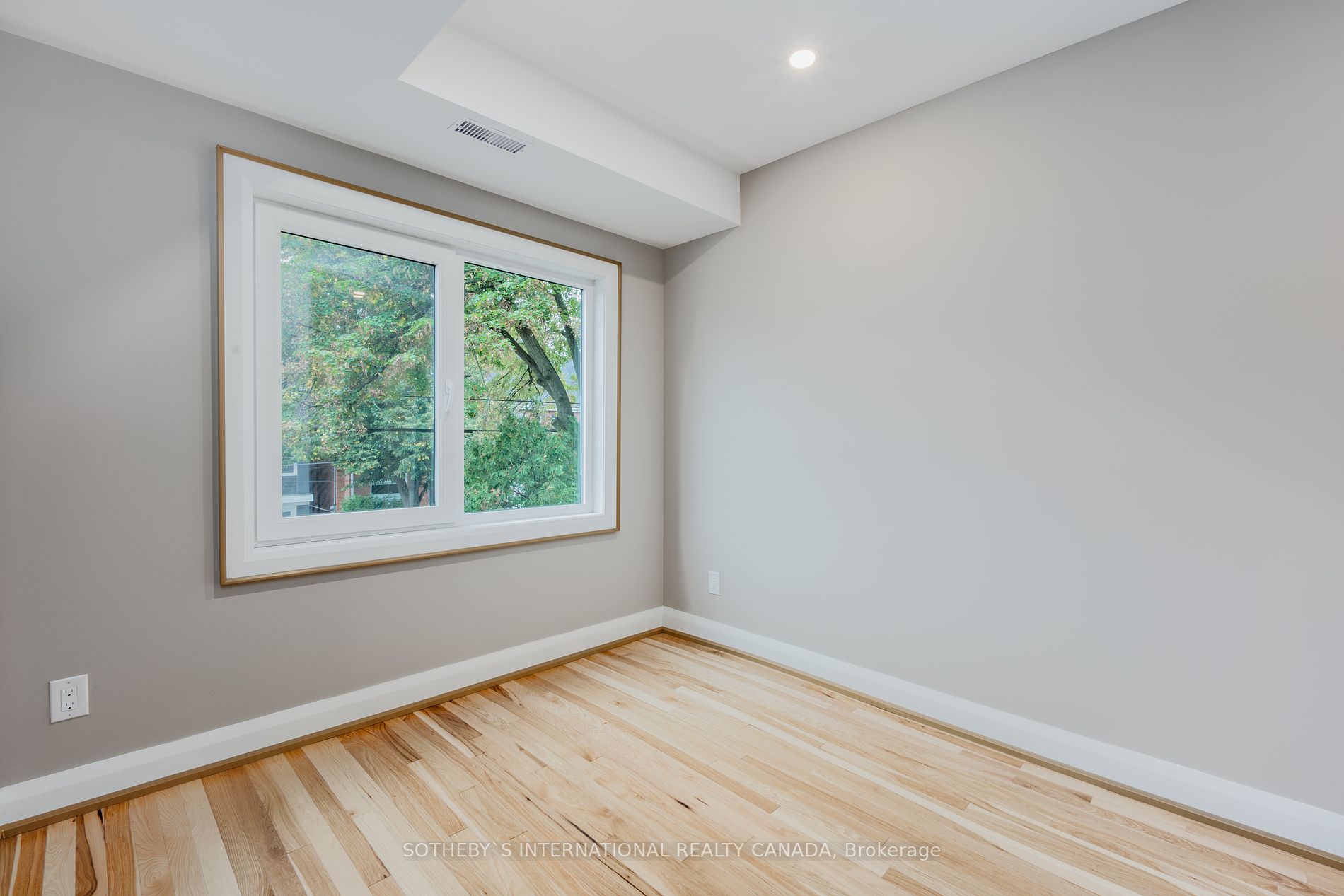 27 Kennedy Ave