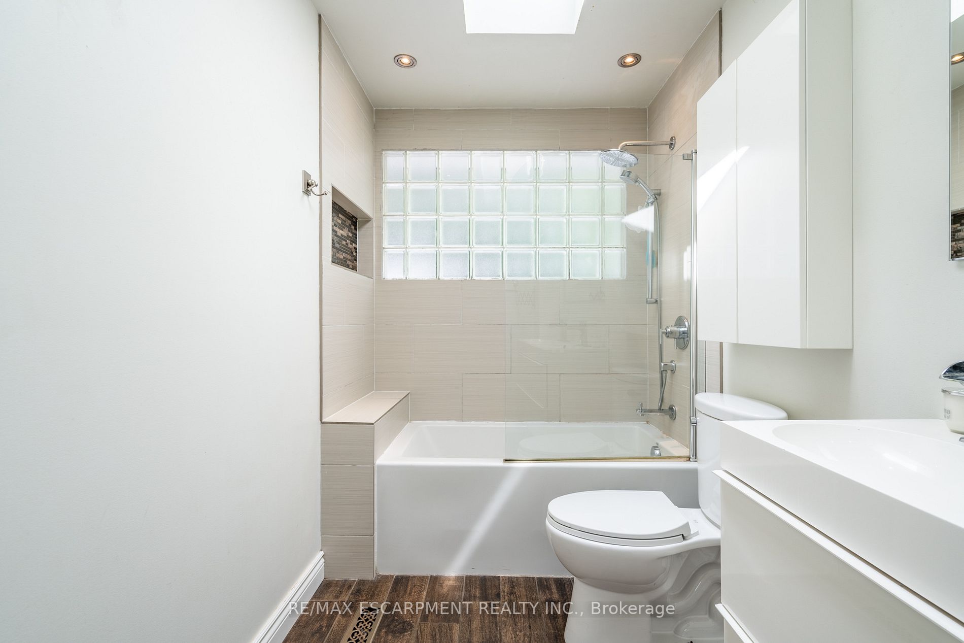 3033 Tecumseh Dr