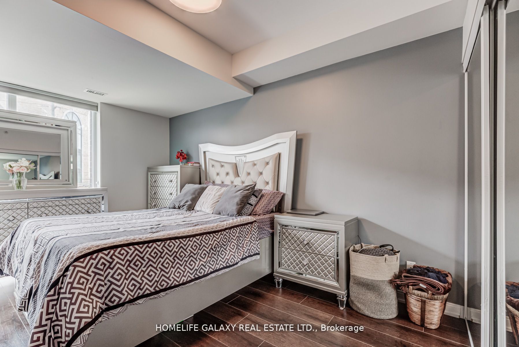 760 The Queens Way, #212