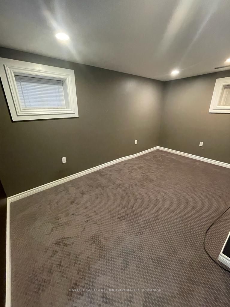 1248 Hertel Cres