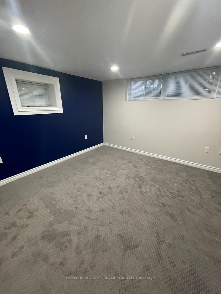 1248 Hertel Cres