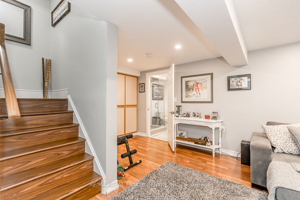 90 Lawrence Ave, #96
