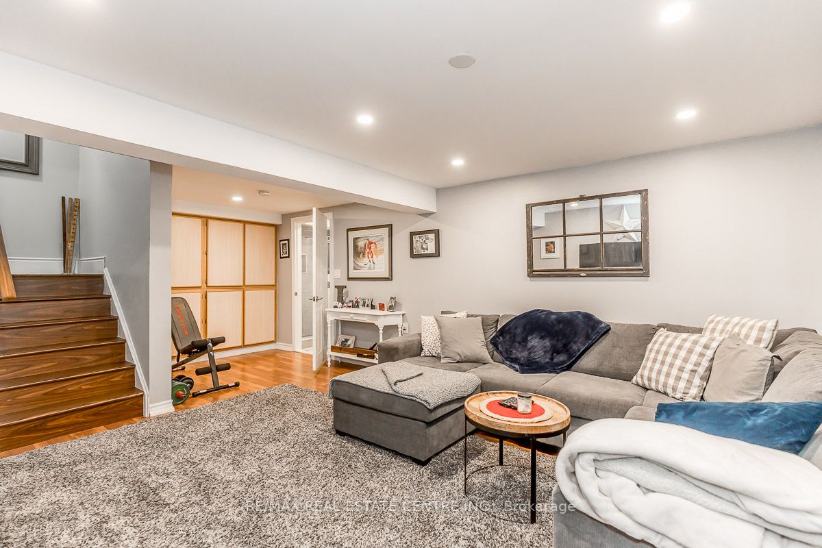 90 Lawrence Ave, #96