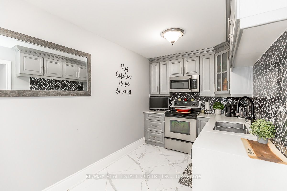 90 Lawrence Ave, #96