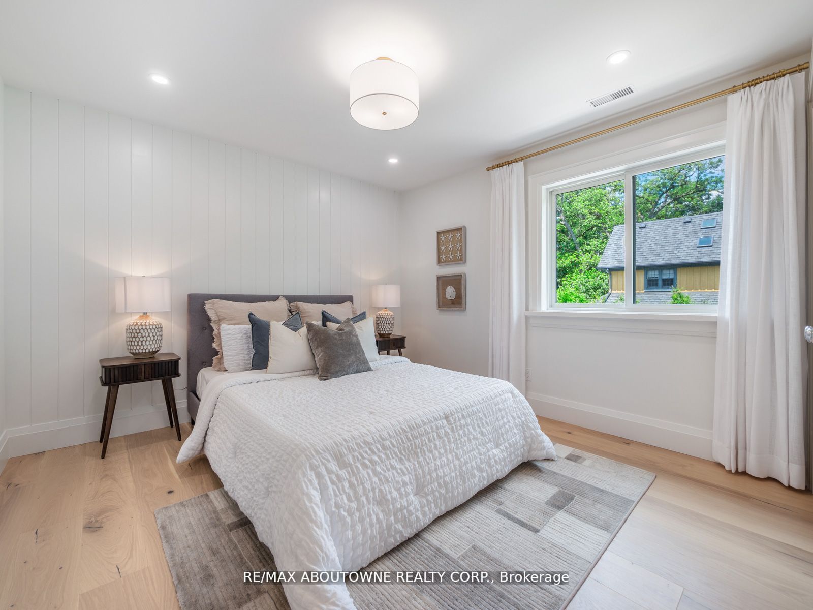 33 Harbourside Crt