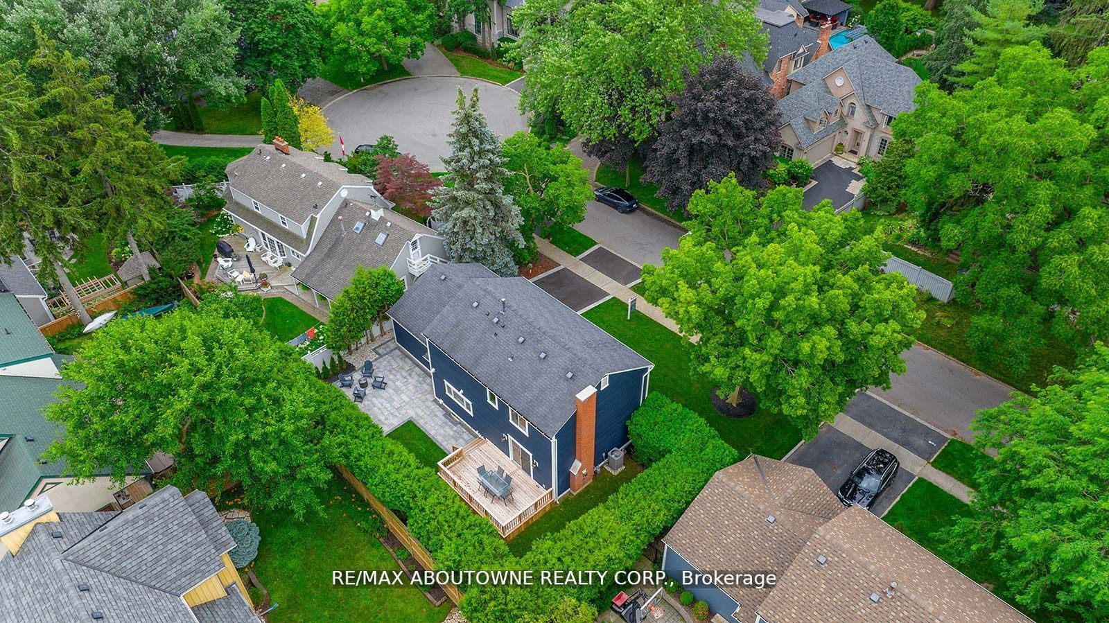 33 Harbourside Crt