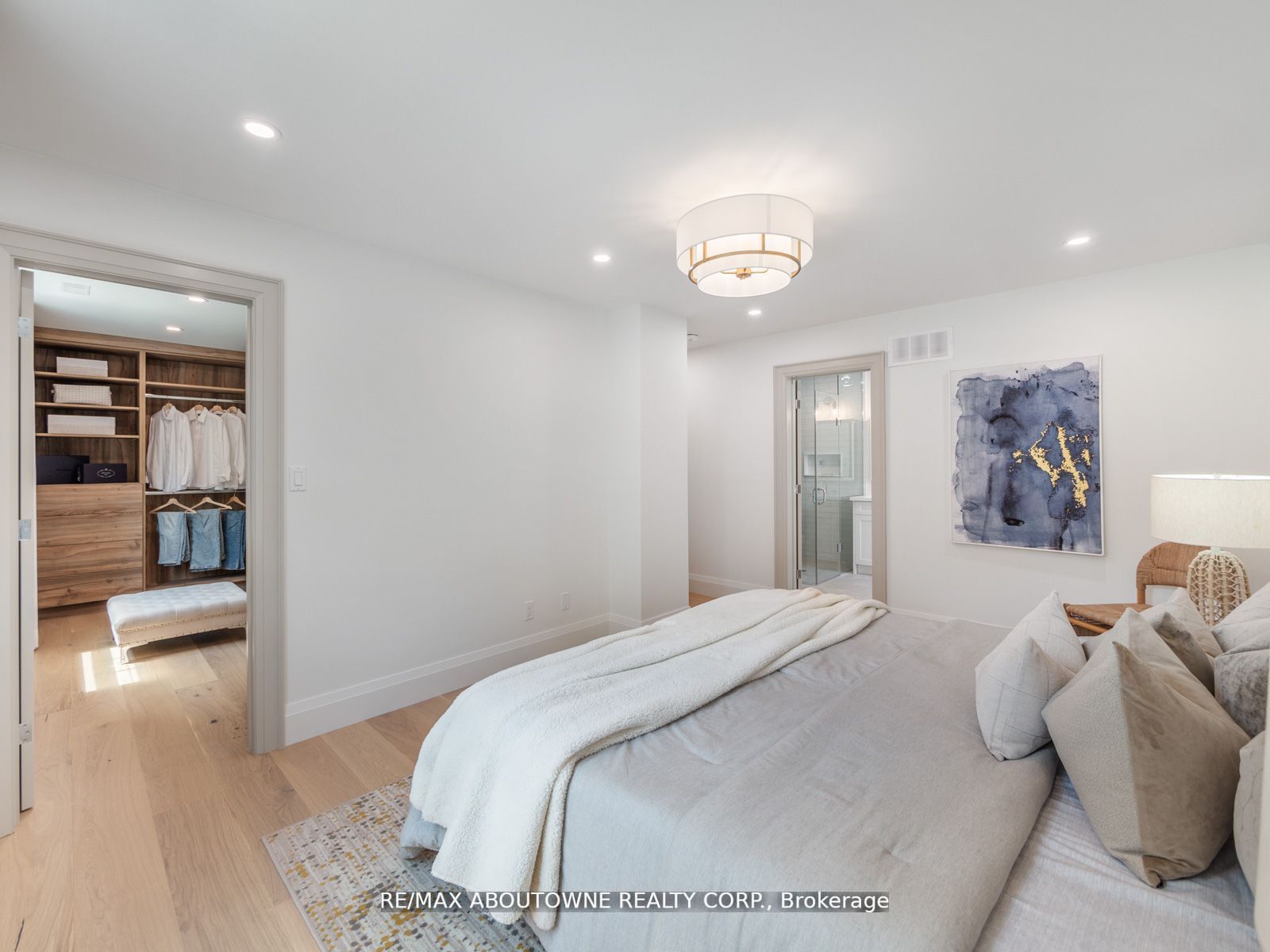 33 Harbourside Crt