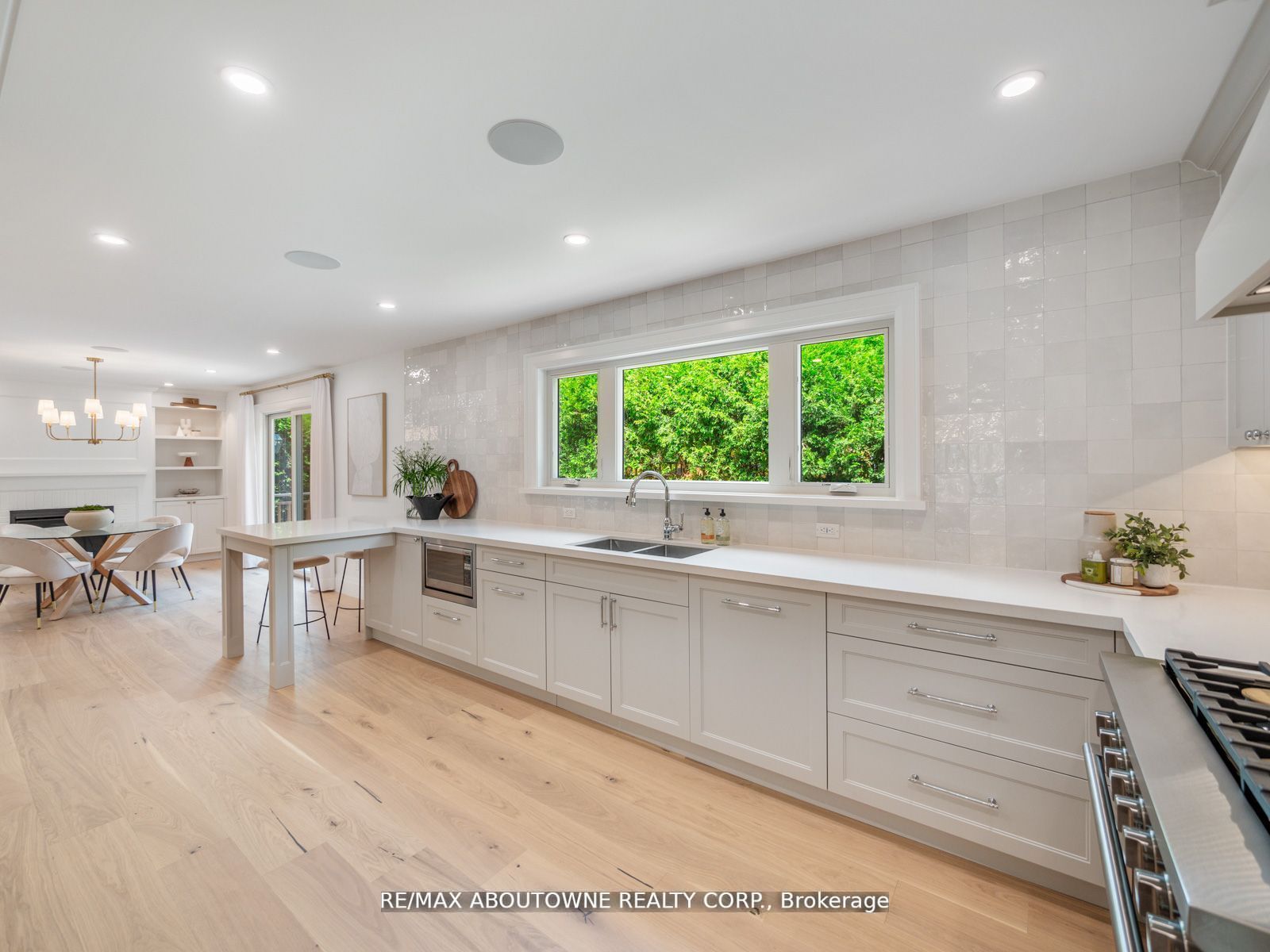 33 Harbourside Crt