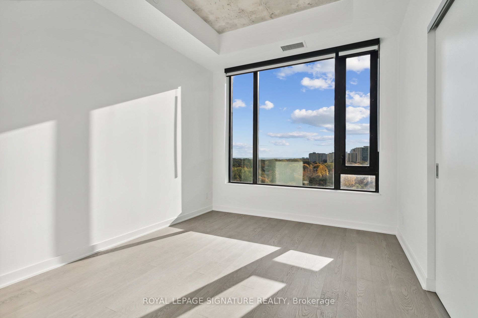 2720 Dundas St W, #805